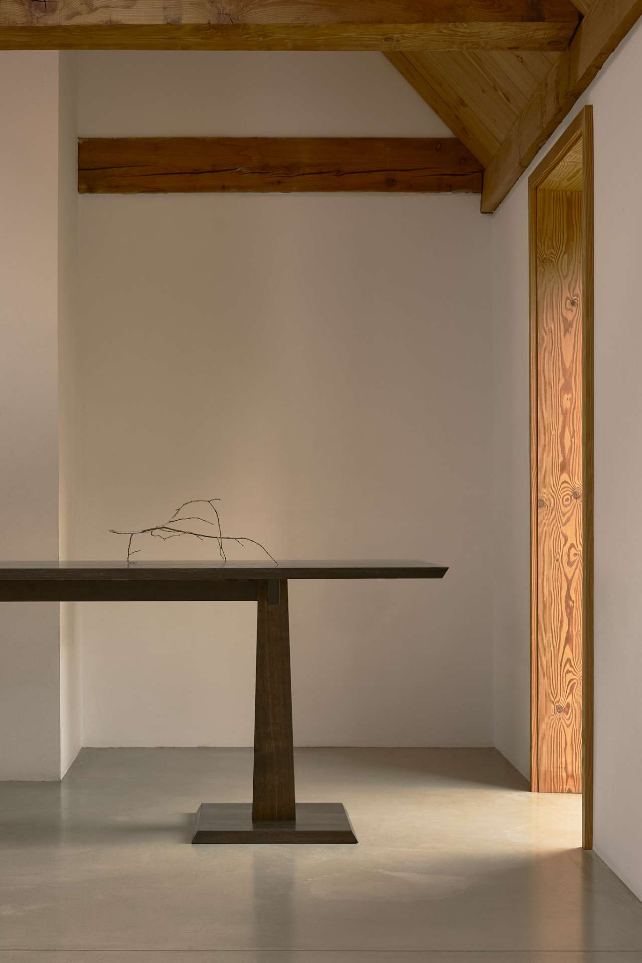 MG215 Table. Dark Nature oak. Design: Christian+Jade