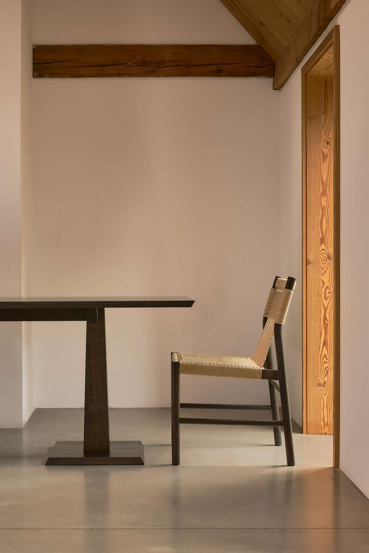 MG215 Table. Dark Nature oak. Design: Christian+Jade